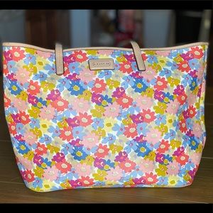 Coach large tote. Peyton Floral.